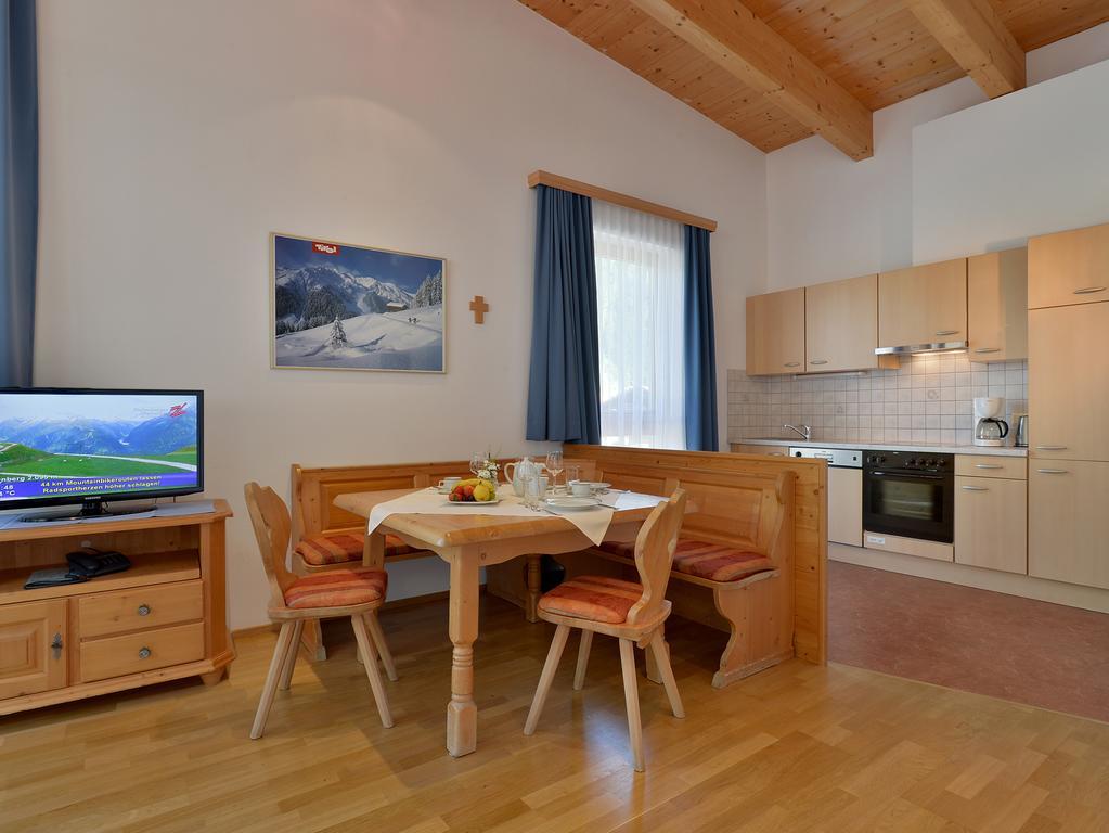 Ferienwohnungen Haus Der Mitte Mayrhofen Kamer foto