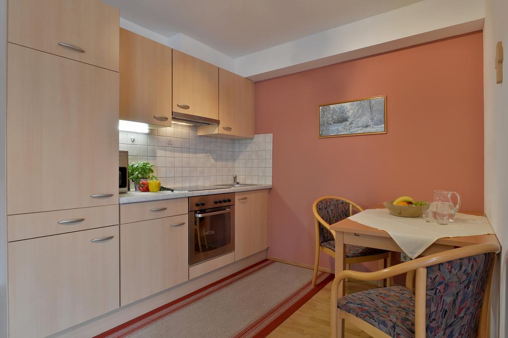 Ferienwohnungen Haus Der Mitte Mayrhofen Kamer foto