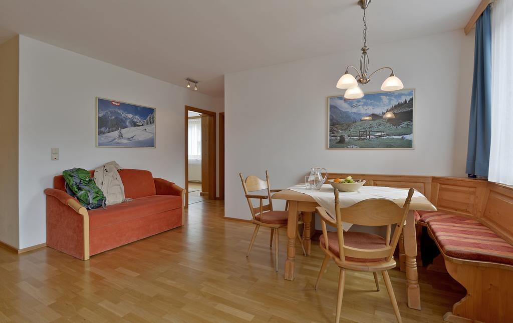 Ferienwohnungen Haus Der Mitte Mayrhofen Kamer foto